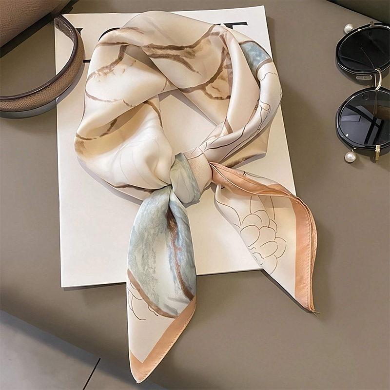 Face Scarf Mask - 2024 デザインファッションプリントサテンスクエアシルクスカーフ女性のためのハンドバッグリストラップ女性スカーフショールネッカチーフスカーフ高級