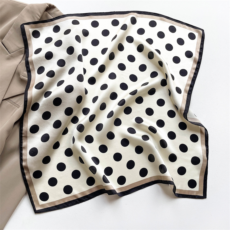 女性のための純粋なシルクスカーフ,小さな正方形のバンダナ,女 - Ascot Neck Scarf のレビューと価格