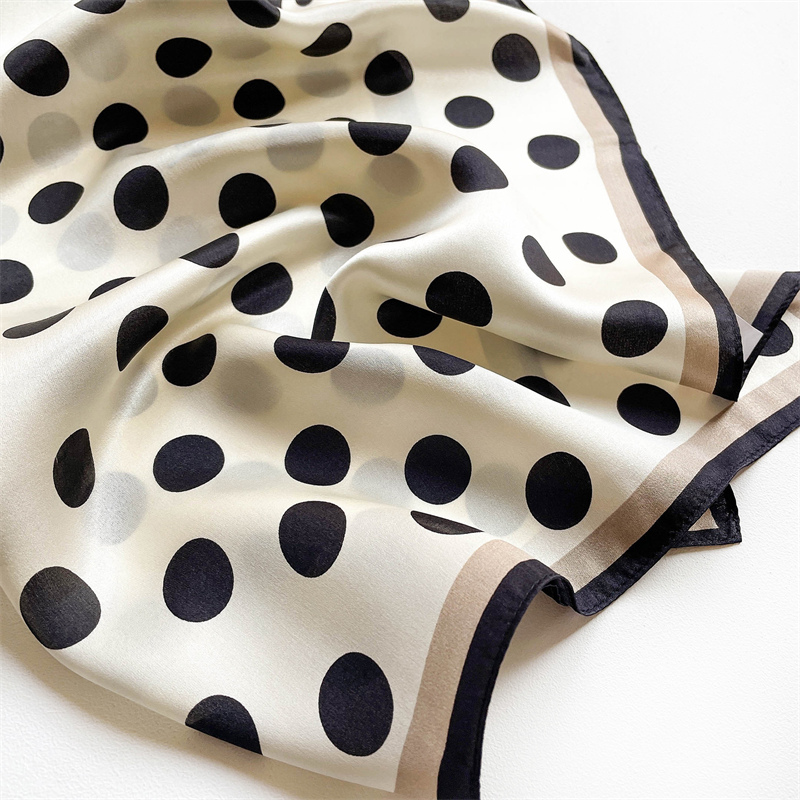 女性のための純粋なシルクスカーフ,小さな正方形のバンダナ,女 - Ascot Neck Scarf のレビューと価格
