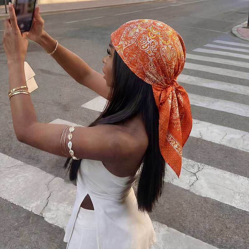 正方形のシルクスカーフ女性 90 センチメートル高級ブランド - Scarf Silk Square のレビューと価格