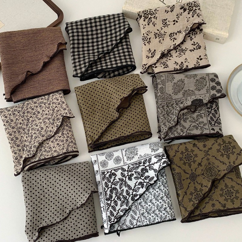 芸術的な花柄三角スカーフ コットンリネン プレミアム 女性用 - Ascot Neck Scarf のレビューと価格